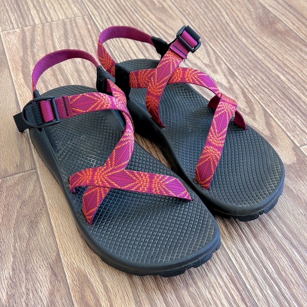 Chaco women’s berry pink Z/1 classic sandal